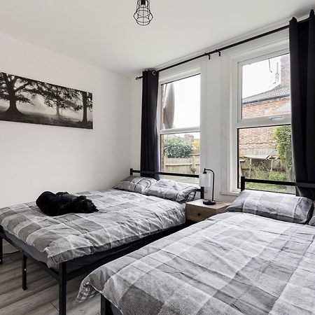 Beautifully Modern 2-Bed Apartment W/Garden Лондон Екстер'єр фото