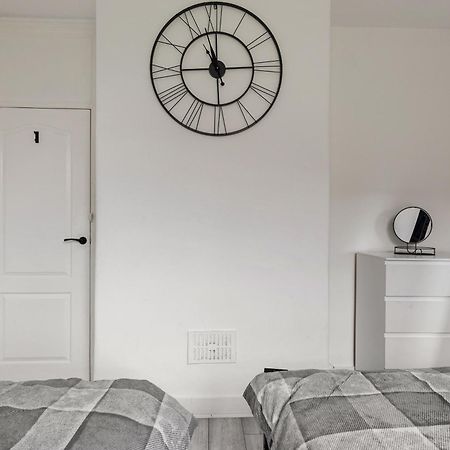 Beautifully Modern 2-Bed Apartment W/Garden Лондон Екстер'єр фото