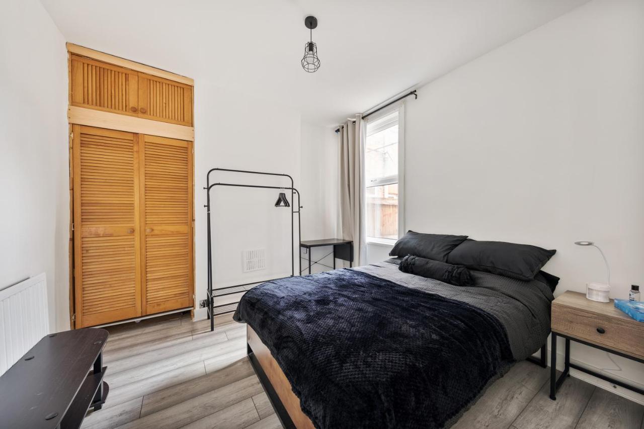 Beautifully Modern 2-Bed Apartment W/Garden Лондон Екстер'єр фото