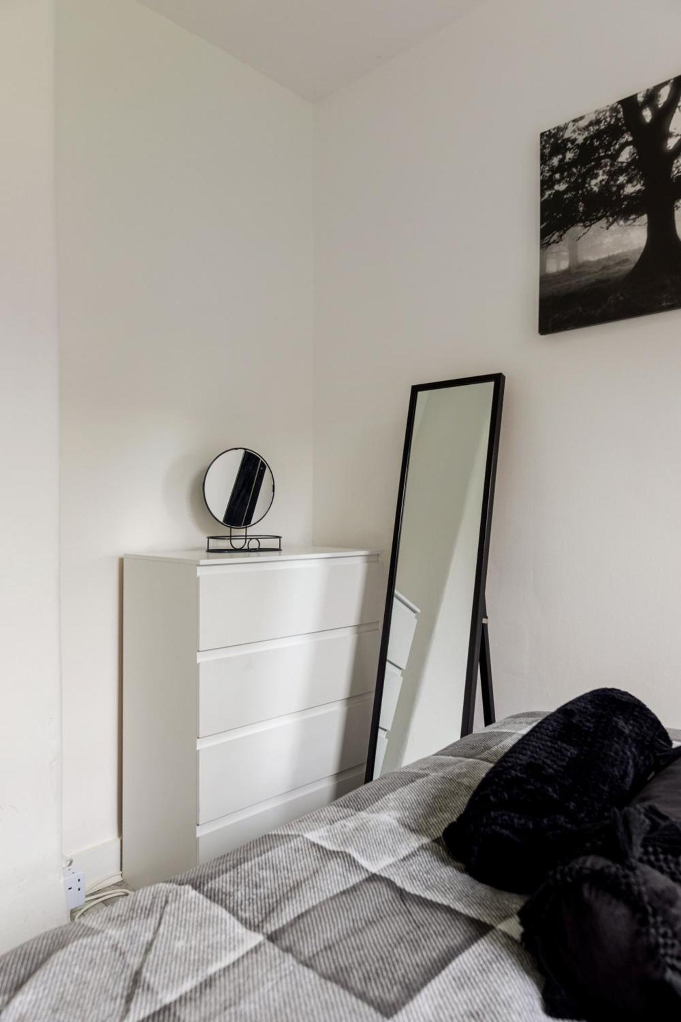 Beautifully Modern 2-Bed Apartment W/Garden Лондон Екстер'єр фото