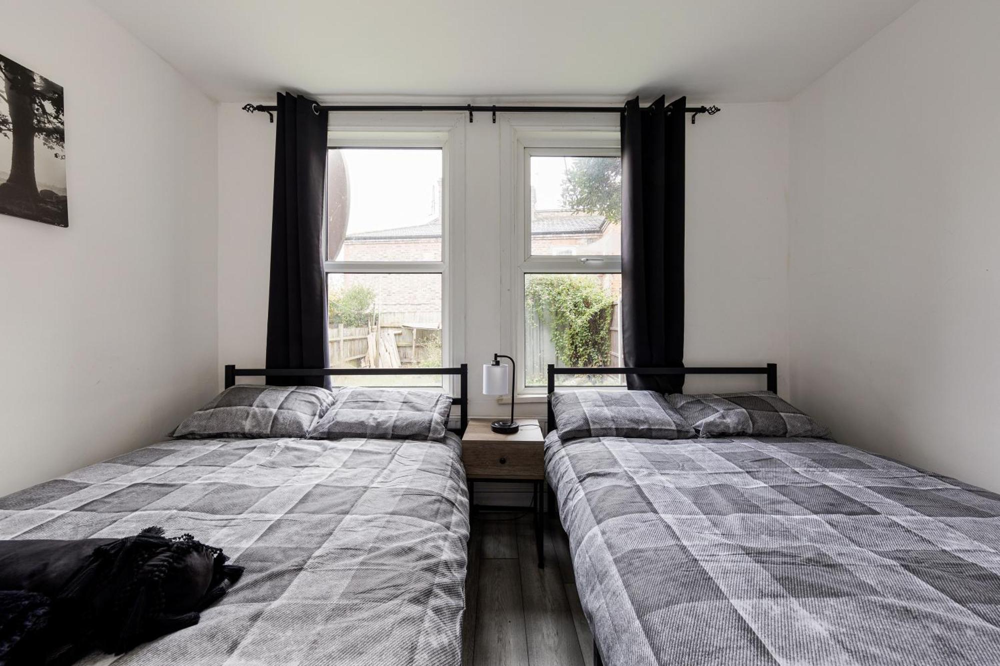 Beautifully Modern 2-Bed Apartment W/Garden Лондон Екстер'єр фото